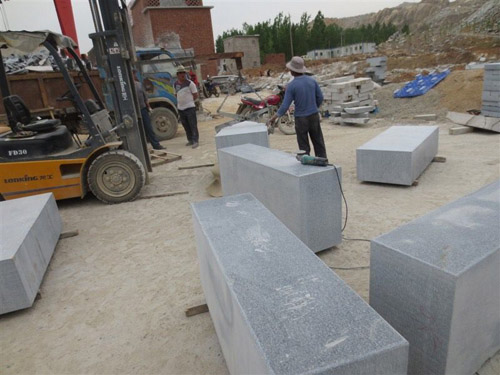 魯灰石材適合用于哪些建筑項目？